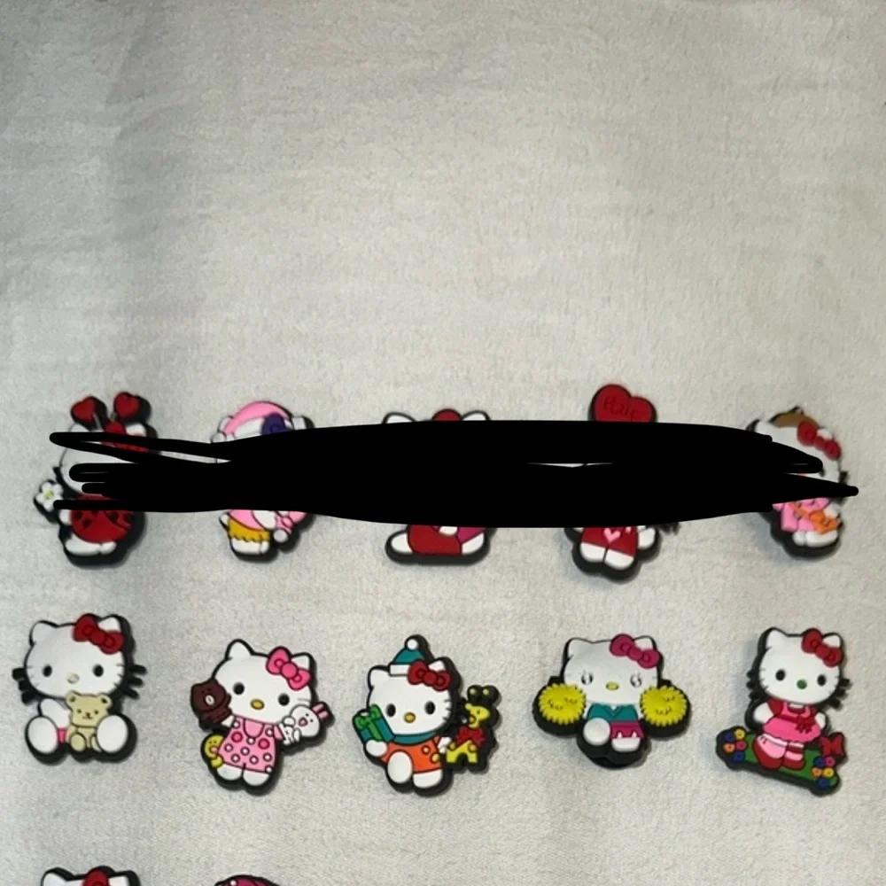 COPY - Hello kitty croc charms 2/10 - Picture 3 of 4